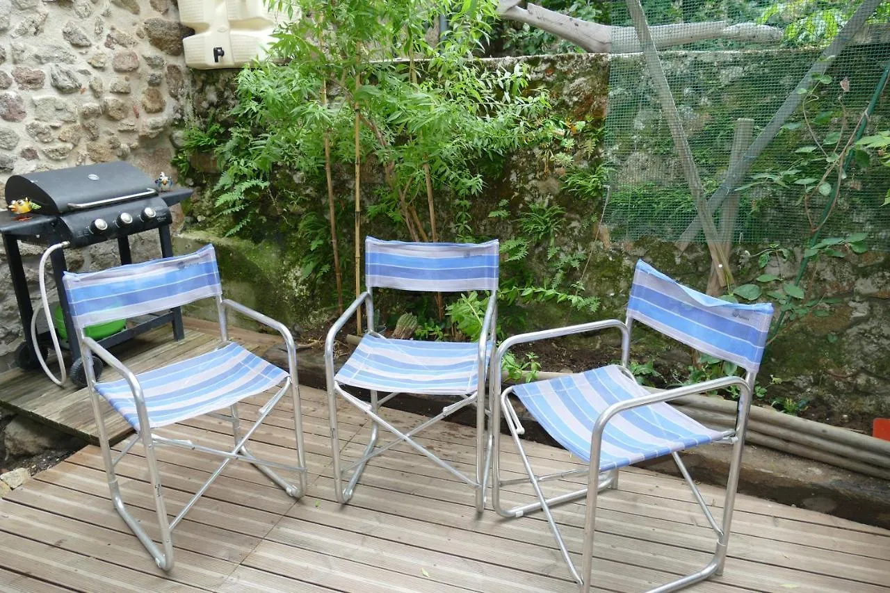 Chambre D'Hotes Des Jardins Fleuris Bed & Breakfast Quintenas