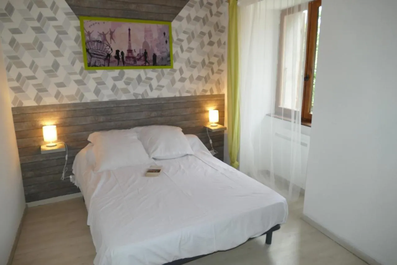 Chambre D'Hotes Des Jardins Fleuris Bed & Breakfast Quintenas